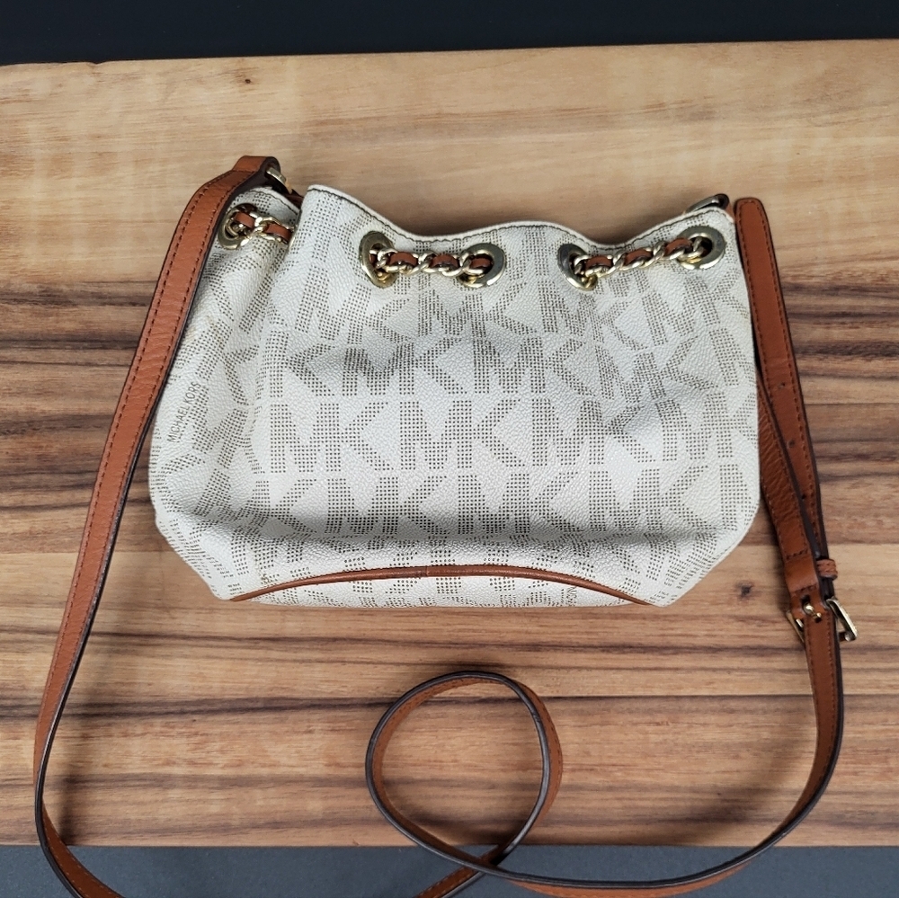 Michael Kors Brown & White Signature Logo Bucket Bag, 9×6×4 EUC